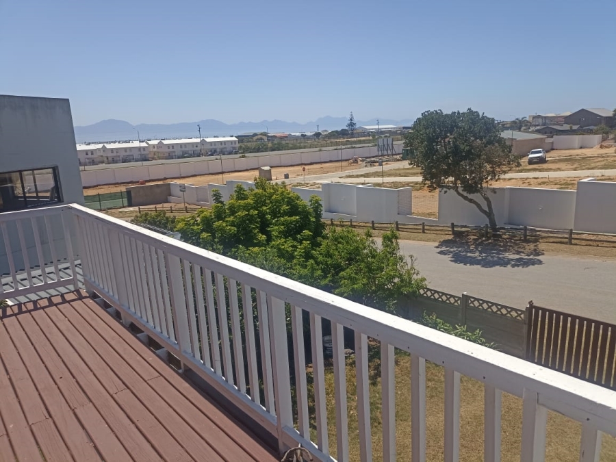 4 Bedroom Property for Sale in Heiderand Western Cape